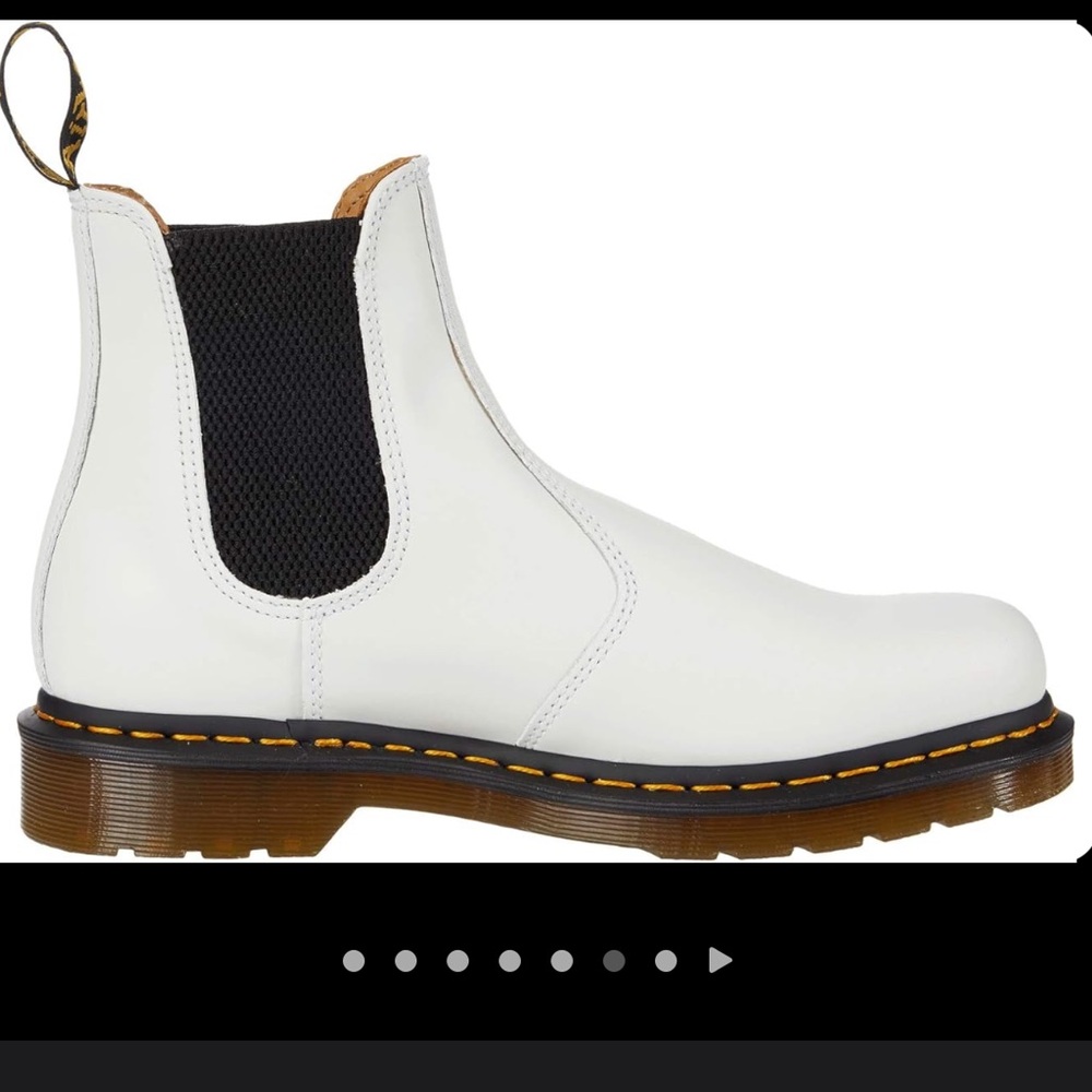 Dr. Martens 2976 smooth leather Chelsea boots